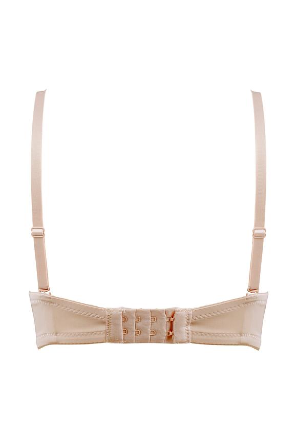 Biustonosz NELA Push-Up 19241 od marki Mediolano w kolorze beżowym to nowoczesna bielizna o minimalistycznym, a zarazem kobiecym designie. Wykonany z wysokiej jakości materiałów, idealnie dopasowuje się do ciała i zapewnia komfort przez cały dzień. Gładkie, formowane miseczki typu push-up pięknie modelują i unoszą biust, nadając mu pełny, naturalny kształt. Model wyposażony jest w regulowane ramiączka i klasyczne zapięcie na haftkę, co pozwala na indywidualne dopasowanie. Eleganckim detalem są złote pierścienie między miseczkami, które dodają bieliźnie nowoczesnego charakteru. Neutralny odcień beżu sprawia, że biustonosz pozostaje niewidoczny pod jasnymi i obcisłymi ubraniami.
Skład:81% Poliamid, 19% Elastan