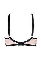 Biustonosz miękki Cabarette II Soft 19220 to esencja luksusu i wyrafinowania, stworzona z myślą o średnich i dużych biustach. Miseczki z beżowej siatki, ozdobione bogatą koronką ze złotą nitką, przyciągają wzrok eleganckim designem. Czarne taśmy dodają modelowi wyrazistego charakteru, idealnie podkreślając kobiece kształty. Obwód wykonany z beżowej siatki zapewnia wygodę, a brak bocznych fiszbin zwiększa komfort noszenia. Konstrukcja MS1 DEZIRO dba o idealne dopasowanie i odpowiednie podtrzymanie biustu. Regulowane ramiączka oraz klasyczne zapięcie na haftki umożliwiają pełną personalizację. To doskonały wybór dla kobiet ceniących połączenie funkcjonalności i zmysłowego wyglądu.
Skład: 85% Poliamid, 10% Elastan, 5% Poliester
 
 